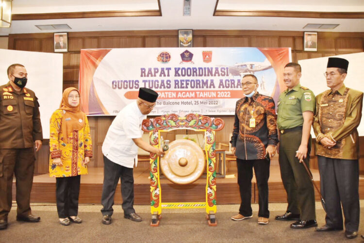 RAKOR— Gugus Tugas Reforma Agraria (GTRA) Agam gelar rapat koordinasi, dalam penyelesaian tanah eks lapangan terbang Gadut di The Balcone Hotel.