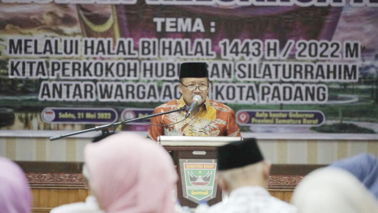 HALALBIHALAL— Bupati Agam Andri Warman menghadiri acara halalbihalal Kerukunan Keluarga Agam (KKA) di Aula Kantor Gubernur Sumbar.