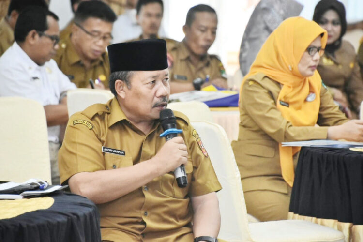 PERTEMUAN— Bupati Andri Warman menghadiri pertemuan dengan Pemprov Sumbar bersama PT. Soborejo di Auditorium Gubernuran.