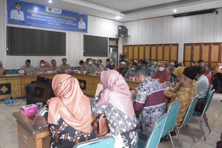 SAMBUTAN—Kepala Perwakilan Badan Kependudukan dan Keluarga Berencana Nasional (BKKBN) Provinsi Sumatera Barat, Fatmawati, S.T, M.Eng saat berikan sambutan.