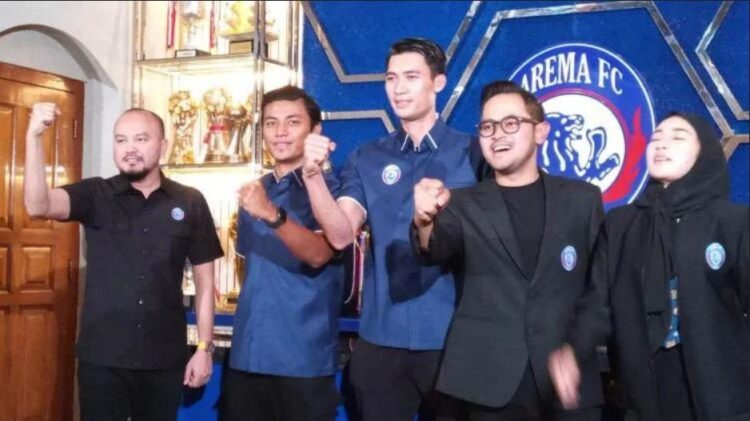 Eks Winger Semen Padang Kembali ke Arema FC 1 PEMAIN BARU— Arema meresmikan Irsyad Maulana dan Syaiful Anwar sebagai pemain baru untuk Liga 1 2023.