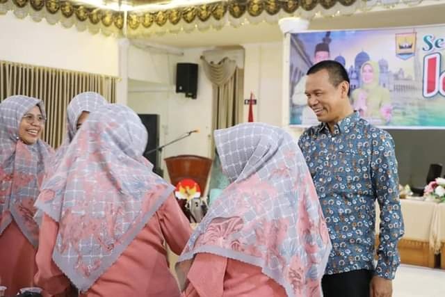 HALALBIHALAL— Wali Kota Genius Umar bersama guru guru dalam halalbihalal.