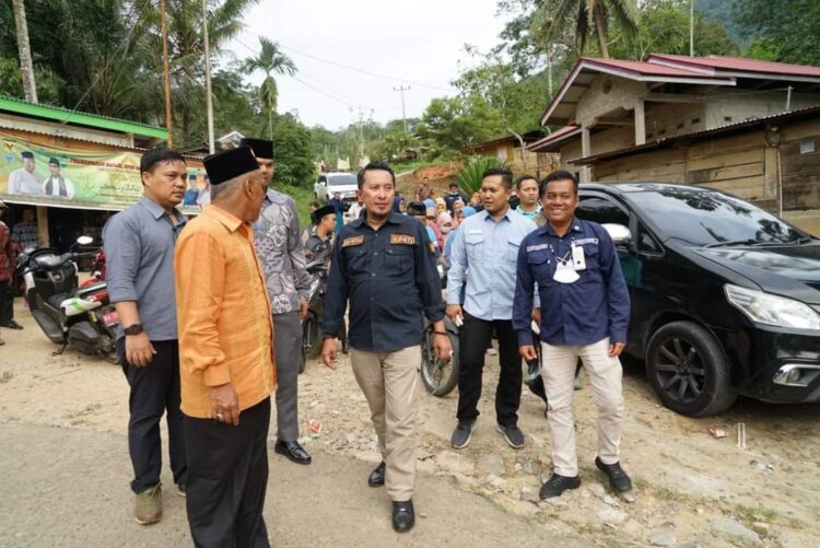 Bupati Tanah Datar Eka Putra bersilaturahmi dan dialog bersama masyarakat di Jorong Mawar I Nagari Lubuak Jantan Kecamatan Lintau Buo Utara, Senin (16/5) di pusatkan di SD Negeri 39 Lubuak Jantan.