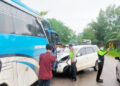 Gagal Nyalip di Jalan Lintas Sumatera, Mobil Xenia Tabrak Bus Pariwisata, Sopir dan 4 Penumpang Terluka Parah 10 Gagal Nyalip di Jalan Lintas Sumatera, Mobil Xenia Tabrak Bus Pariwisata, Sopir dan 4 Penumpang Terluka Parah