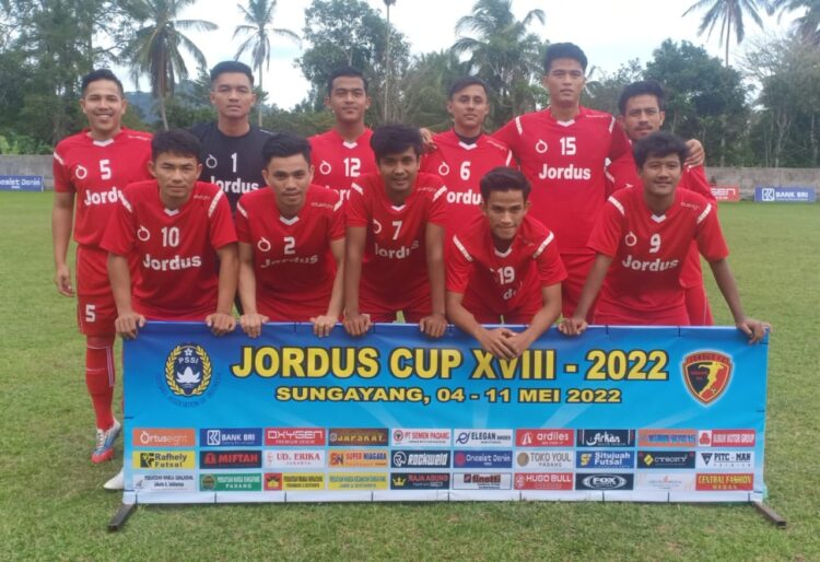 FOTO BERSAMA— Tim kesebelasan Jordus FC foto bersama.