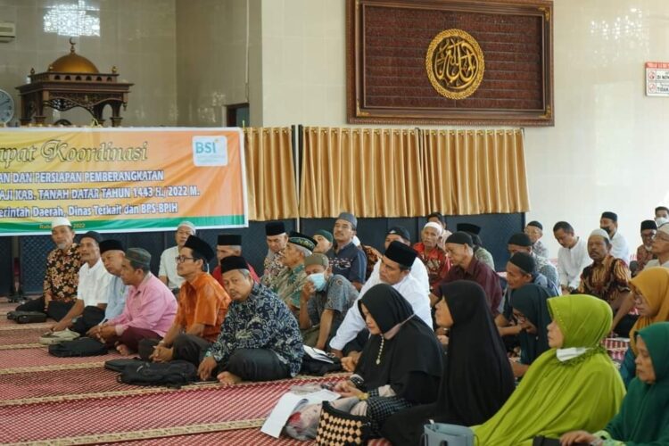 ARAHAN— Jamaah Calon Haji Tanah Datar dapat arahan direncanakan akan  Diberangkatkan Bulan Juni 2022.