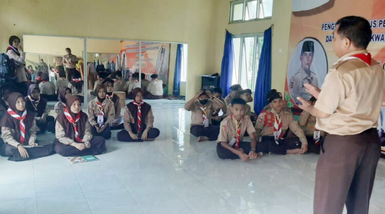PEMBEKALAN— Kwarcab Kota Sawahlunto memberikan pembekalan terhadap Pramuka Penggalang yang bakal menjadi calon peserta pada Jamnas XI tahun 2022.