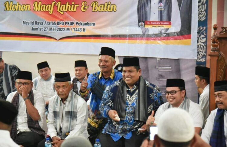 Menuju Padangpariaman Berjaya, Manfaat Perantau Demi Kemajuan Nagari 1 HADIRI—Bupati Padangpariaman Suhatri Bur saat menghadiri halalbihalal bersama para perantau.