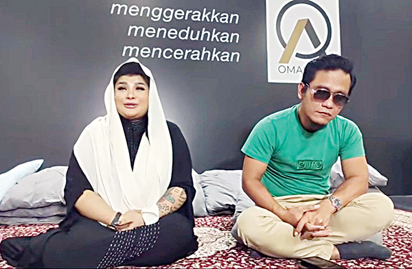 13 Tahun Murtad, Nania Idol Akhirnya Kembali Memeluk Islam 1 Nania Idol bersama Gus Miftah
