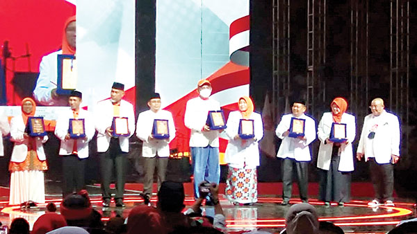 PUNCAK— Partai Keadilan Sejahtera (PKS) mengadakan acara puncak Milad 20 Tahun PKS di Istora Senayan Jakarta, Minggu (29/5)