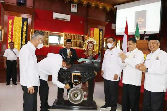 Wali Kota Pariaman, Genius Umar menjadi keynote speaker dalam acara seminar pemulihan ekonomi Kota Pariaman pasca pandemi covid 19 dan Musyawarah Kota Kamar Industri Dagang (KADIN) Kota Pariaman.