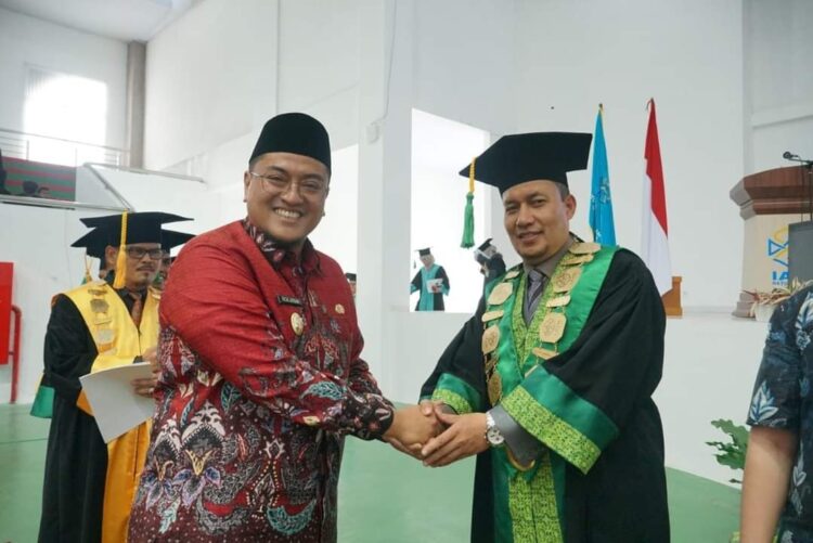 Dengan dikukuhkannya Prof. Dr. Marjoni Imamora, M.Sc menjadi Guru Besar IAIN Batusangkar bidang ilmu fisika, dapat memacu semangat seluruh tenaga pengajar lainnya, untuk meningkatkan kapasitas diri dan keilmuan, sehingga lahir guru besar - guru besar dalam berbagai disiplin ilmu yang ada di IAIN Batusangkar.