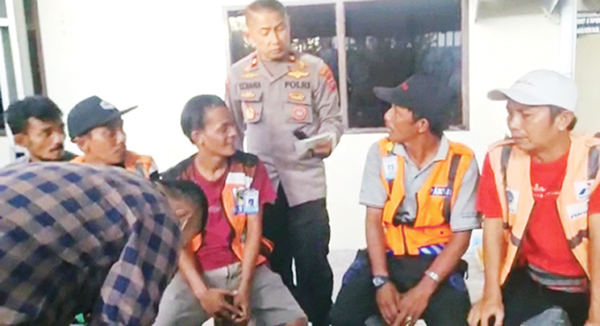 PELAKU PUNGLI— Aparat Polresta Padang berhasil mengamankan 15 pelaku pungutan liar yang berkedok juru parkir di sejumlah objek wisata di Kota Padang.