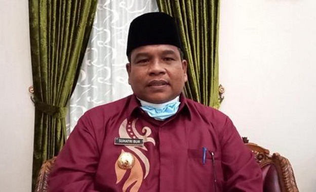 Suhatri Bur Berbagi Pengalaman dan Kisah dengan IKAFE Unand 1 Suhatri Bur SE, MM
Bupati Padangpariaman
