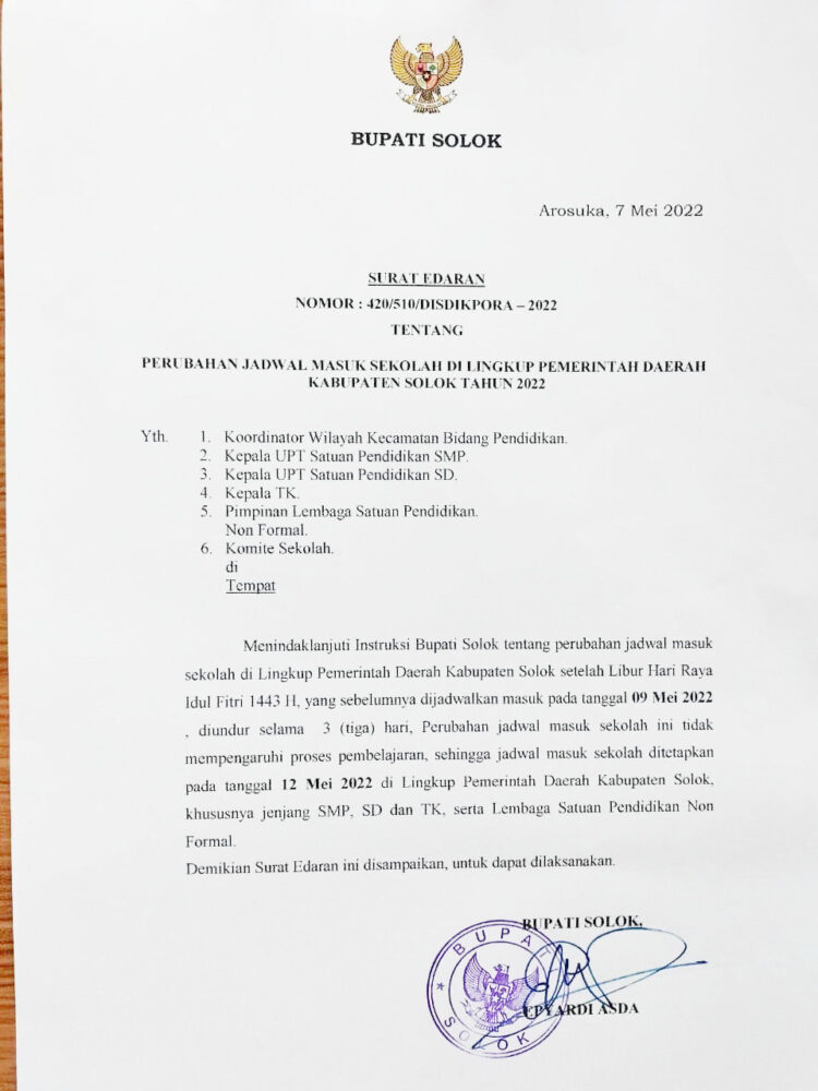 Bupati Solok Keluarkan Surat Edaran, Libur Sekolah Diperpanjang sampai 12 Mei 1 SURAT— Bupati Solok mengeluarkan Surat Edaran terkait perpanjangan masa libur sekolah sampai tanggal 12 Mei 2022.
