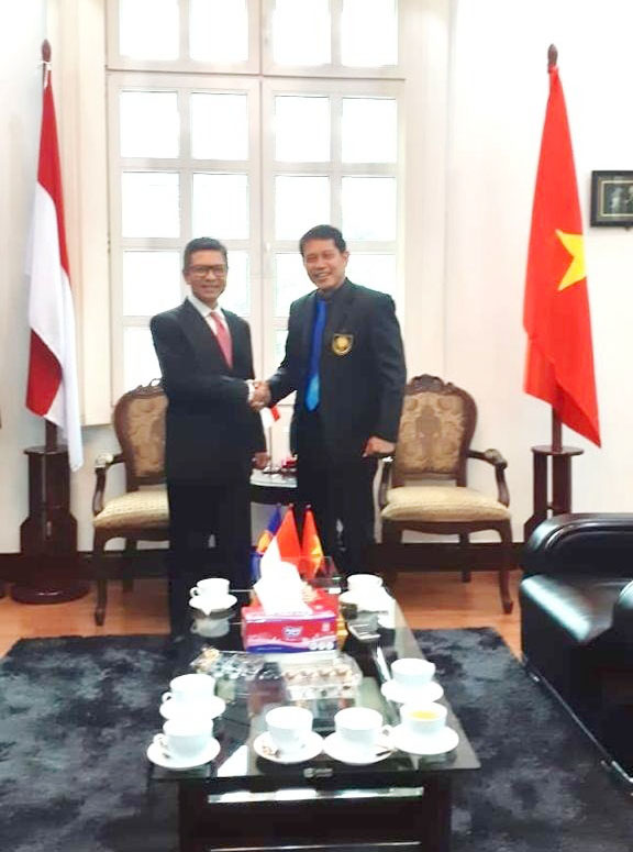 Syafrizal Bakhtiar beressama Duta Besar Indonesia untuk Vietnam Dedy Abdi