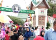 Kebun Binatang Bukittinggi Dibanjiri Pengujung