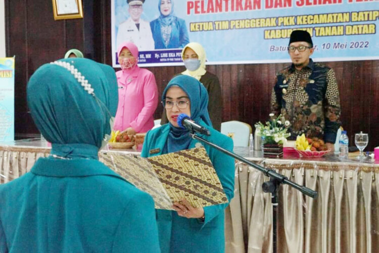 Ketua TP-PKK Lantik Ketua PKK Lima Kaum