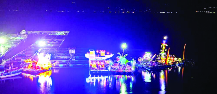 Festival Rakik Anak Nagari Sarat Makna Nilai Seni 1 BUKA FESTIVAL—Wabup Agam Irwan Fikri Dt Parpatiah menyaksikan sekaligus membuka Festival Rakik Anak Nagari Jorong Pangkal Tanjung Nagari Tanjung Sani.