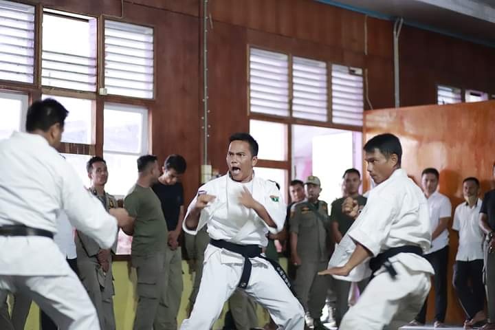 RESMIKAN DOJO KEMPO— Wakil Wali Kota Solok Ramadhani Kirana Putra meresmikan Dojo Kempo yang didirikan Satpol PP Kota Solok.