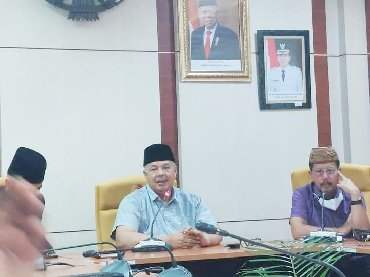 PIMPIN RAKOR— Wali Kota Solok Zul Elfian memimpin rapat koordinasi mengantisipasi kondisi menyambut lebaran dan libur lebaran yang melibatkan SKPD terkait di lingkungan Pemko Solok.