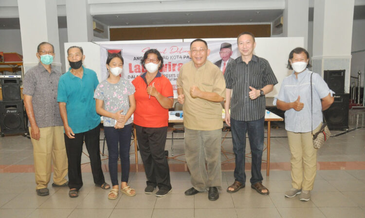 Sang juara berfoto bersama dengan dalam acara Reses II Anggota DPRD Padang  Lauwwira SH di Gedung PSKP Santu Yusuf Padang 15 Mei 2022.