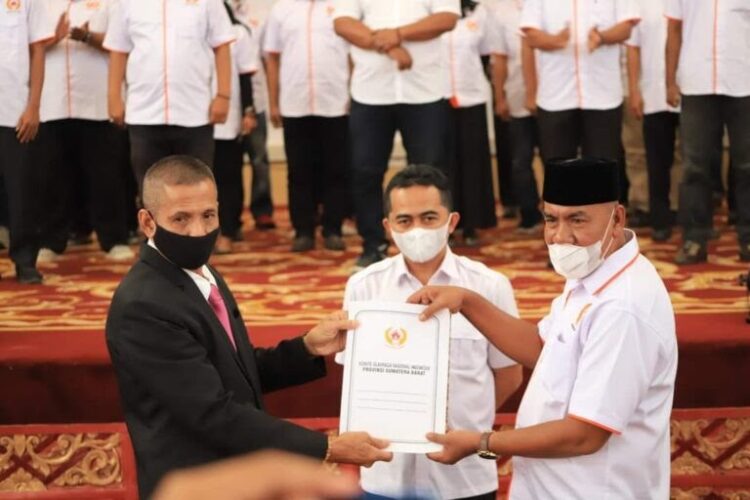 Penyerahan SK penggurus KONI Pessel periode 2021 - 2025.