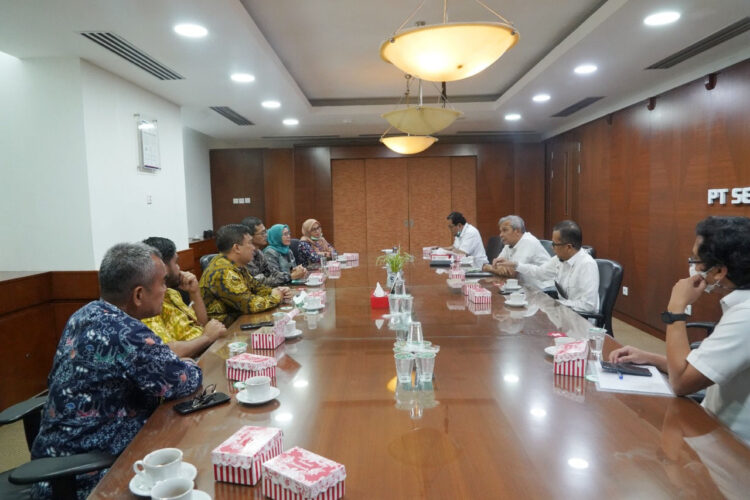 silaturahmi --General Manager PLN Unit Induk Wilayah (UIW) Sumbar dan jajaran manajemen kunjungi Direksi Semen Padang guna jalin silaturahmi dan koordinasi dengan salah satu pelanggan terbesar PLN tersebut.