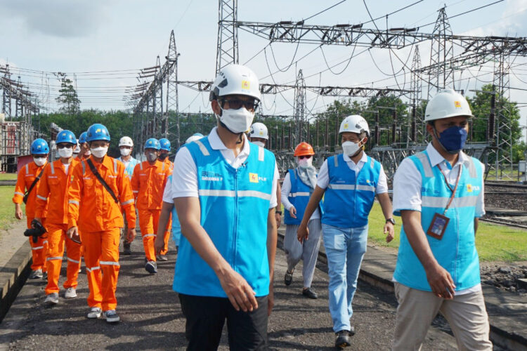Posko Pengamanan--Tidak Libur, total 2.982 Posko Pengamanan Pelayanan Listrik dengan kekuatan 50.268 personel, 6.142 kendaraan dan 2.550 peralatan pendukung siaga di seluruh unit kawal keandalan pasokan listrik.