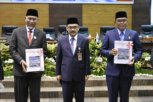 LHP-BPK RI --penyerahan LHP-BPK RI atas LKPD Provinsi Sumbar tahun 2021.