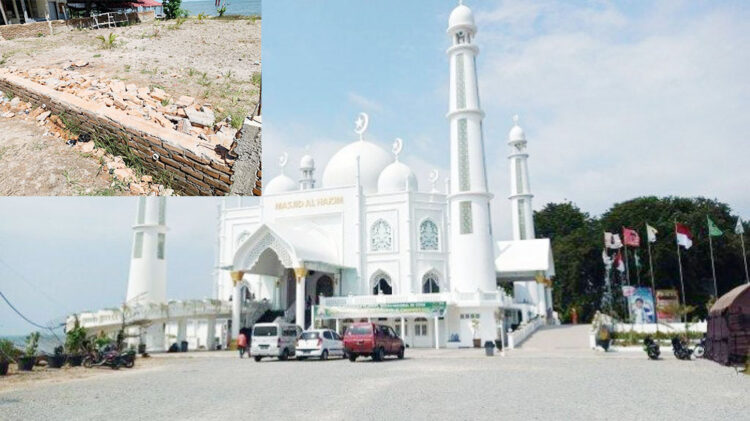 masjid-al-hakim-di-pantai-padang.