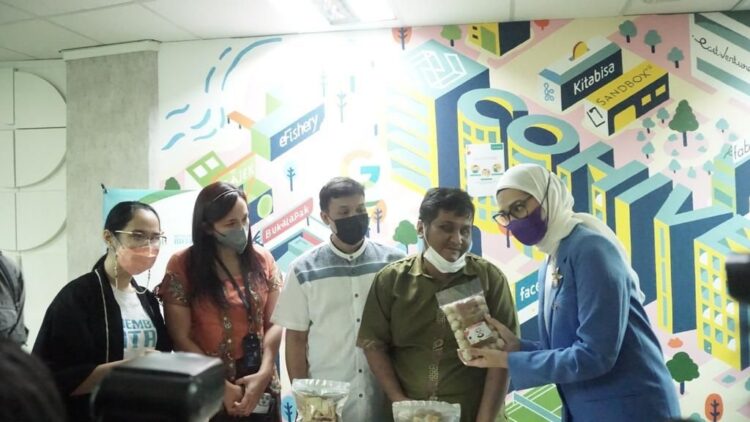 Berdayakan Disabilitas, PLN Berikan Pelatihan Digital Entrepreneur dan Beasiswa Prestasi 1 penyandang disabilitas.--Program bertajuk “Energi PLN Menembus Batas Disabilitas” dirancang untuk memberikan pengembangan pelatihan kemampuan digital menjadi entrepreneur dan juga program beasiswa bagi para penyandang disabilitas.