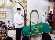 Jokowi Sampaikan Kesaksian di Samping Jenazah Buya Syafii