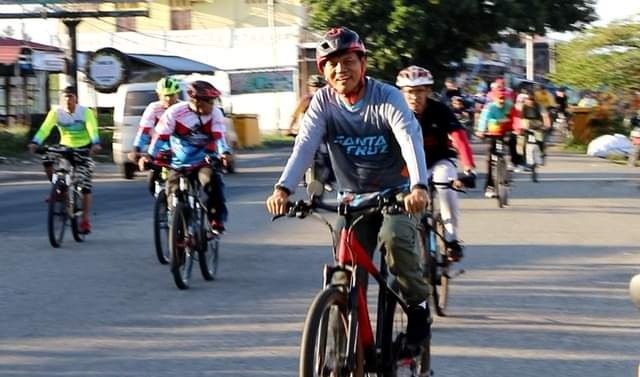 ANTUSIA— Wako Genius Umar antusias ikuti fun bike Polres.