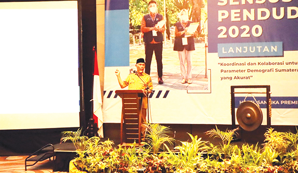 SENSUS LANJUTAN— Gubernur Sumbar Mahyeldi Ansharullah memberi arahan saat sosialisasi Sensus Penduduk (SP) 2020 Lanjutan, dengan tema “Koordinasi dan Kolaborasi untuk Menghasilkan Parameter Demografi Sumbar yang Akurat”.
