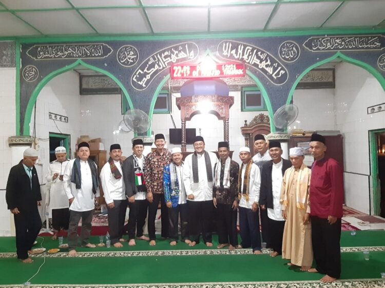 Sejalan dengan Visi Pemerintah, Pemkab Tanah Datar Dukung Kegiatan BKMT 1 BERSAMA—Wabup Richi foto bersama pengurus BKMT Tanahdatar.