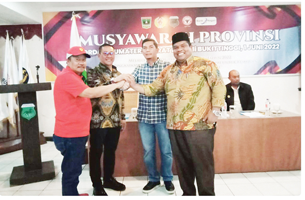 Bupati Hadiri Musyawarah Pordasi Sumbar 1 MUSYAWARAH— Bupati Agam Andri Warman menghadiri Musyawarah Pordasi Tingkat Provinsi Sumbar XI di Hotel Dymens.