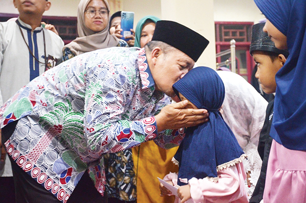 Menggapai Cita-cita, jangan Pernah Berputus Asa 1 HADIRI— Bupati Agam Andri Warman menghadiri tabliq akbar di Masjid Nurul Iman Lubuk Mangindo.