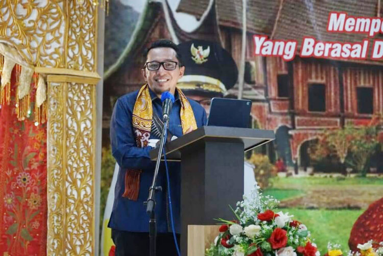 SAMBUTAN—Bupati Tanahdatar Eka Putra. saat berikan sambutan.