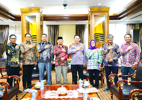 Perkuat Kemitraan, Kapolri dan Dewan Pers Kerja Sama Cegah Polarisasi Pemilu 1 PERTEMUAN— Kapolri Jenderal Listyo Sigit melakukan pertemuan dengan Dewan Pers.