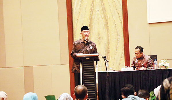 PENGEMBANGAN UMKM — Gubernur Sumbar Mahyeldi memberi sambutan dalam acara rapat koordinasi tentang mewujudkan kolaborasi dan sinergitas stakeholders dalam pemberdayaan koperasi, dan UMKM untuk pemulihan serta pemerataan ekonomi di Sumbar.