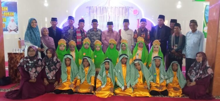 Bupati Agam Andri Warman hadiri perayaan khatam Al-Quran tahfidz jus 30 yang IV, MDTA Baiturrahman, Jorong Padang Kunyik, Nagari Kamang Mudiak, Kecamatan Kamang Magek, Minggu (19/6).