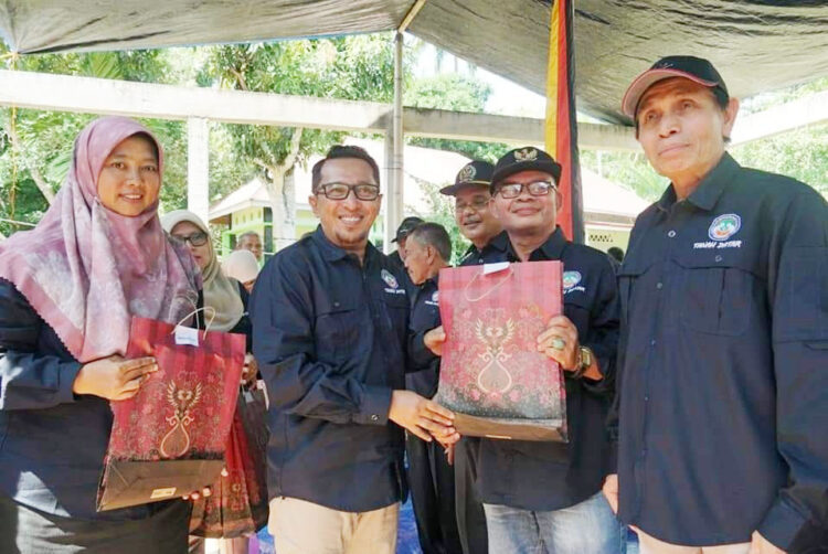 Hadiri Silaturahmi Bersama Perhiptani, Sebagai Garda Terdepan, Penyuluh Pertanian Wajib Tingkatkan Ilmu 1 SILATURAHMI— Bupati Eka Putra pada kegiatan silaturahmi bersama DPD Perhiptani di Talago Biru Nagari Atar, Kecamatan Padang Ganting.