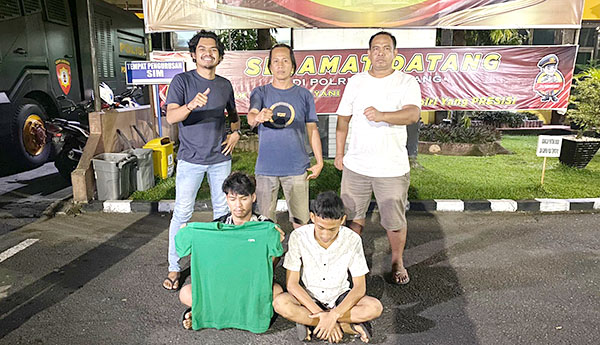 PELAKU PEMERASAN— Dua pelaku yang melakukan pemerasan terhadap pengunjung Pantai Padang ditangkap Tim Klewang Polresta Padang.