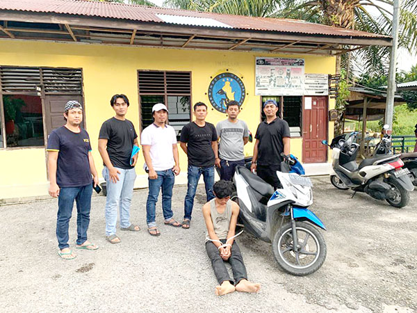DITANGKAP— Mencuri di Pariaman, warga Kecamatan Koto Tangah, Kota Padang ditangkap oleh tim Jatanras Polres Padang Pariaman, Kamis (16/6) sekitar pukul 16.30 WIB.