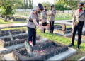 Hari Bhayangkara ke-76, Kapolda Sumbar Tabur Bunga di Makam Pahlawan 11 Hari Bhayangkara ke-76, Kapolda Sumbar Tabur Bunga di Makam Pahlawan
