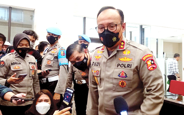 KETERANGAN— Kepala Divisi Humas Polri Irjen Dedi Prasetyo saat memberi keterangan di Mabes Polri, Selasa (28/6).