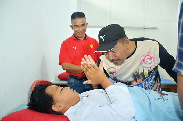 BUKA--Bupati Agam Andri Warman  saat membuka kegiatan di Pool AWR Nagari Ampang Gadang, Kecamatan Ampek Angkek.