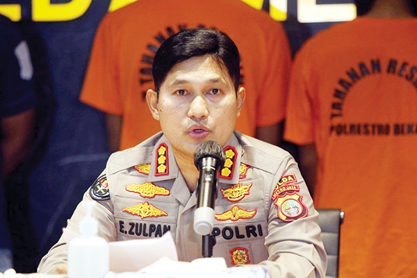 KETERANGAN—Kombes Endra Zulpan saat memberikan keterangan kepada wartawan.