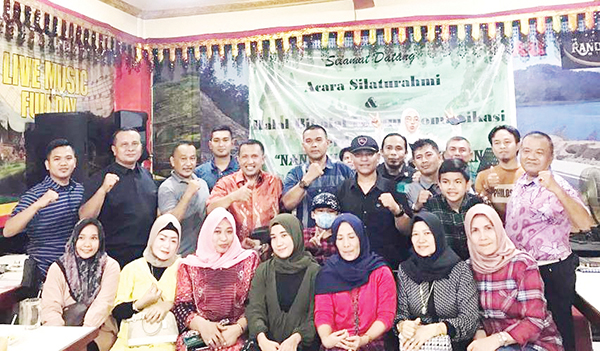 Lewat Halal Bihalal, Forum Komunikasi Serdadu Pessel Jabodetabek, Perkuat Semangat Sekampung 1 FOTO BERSAMA— usai hala bi halal Forum Komunikasi Serdadu Pessel Jabodetabek foto bersama.